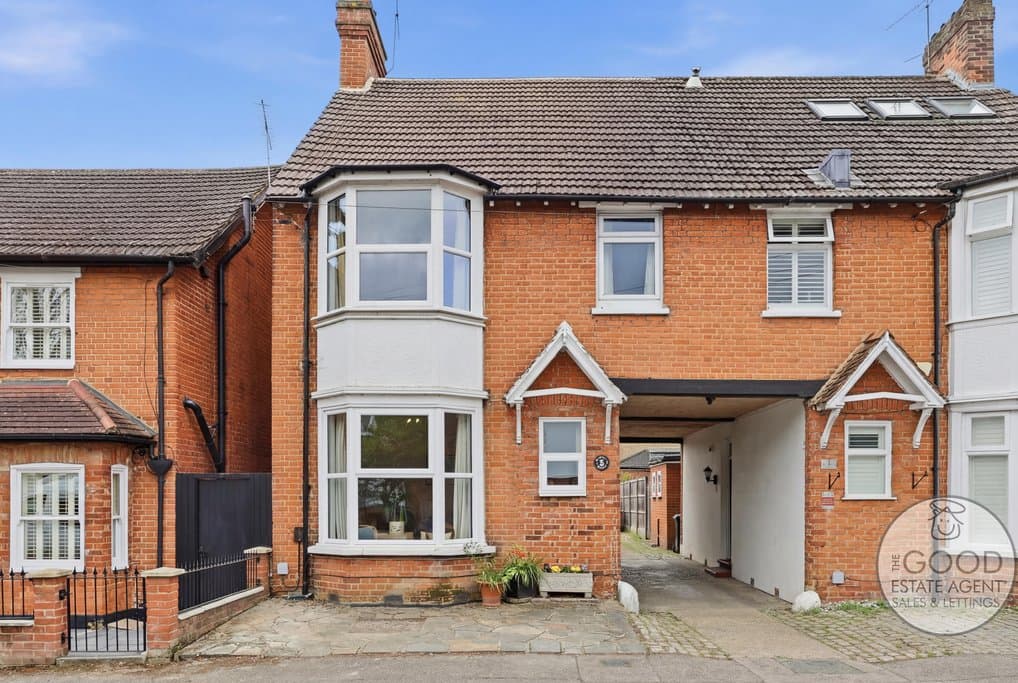 Meadow Road, Loughton, IG10