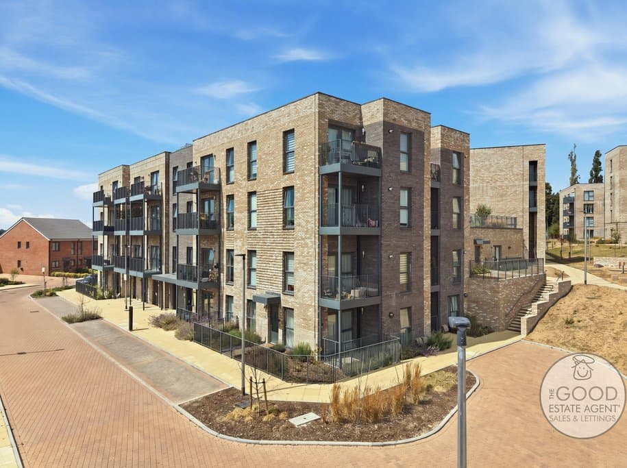 Luctons Close, Loughton, IG10